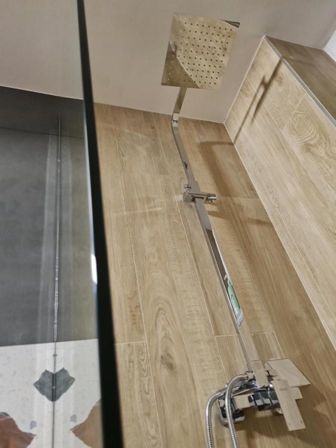 Tam Serviced Studio Apartment Myslym Shyri No1 Тирана Екстер'єр фото